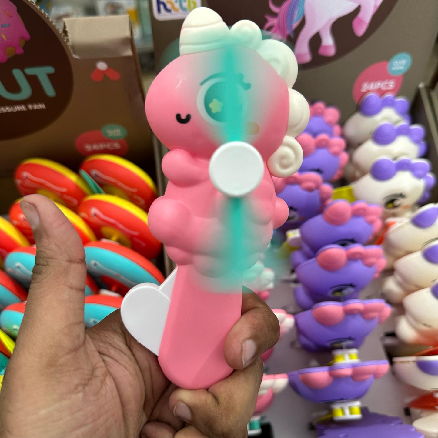 1 Pcs Random Handheld Twirl Fan Toy